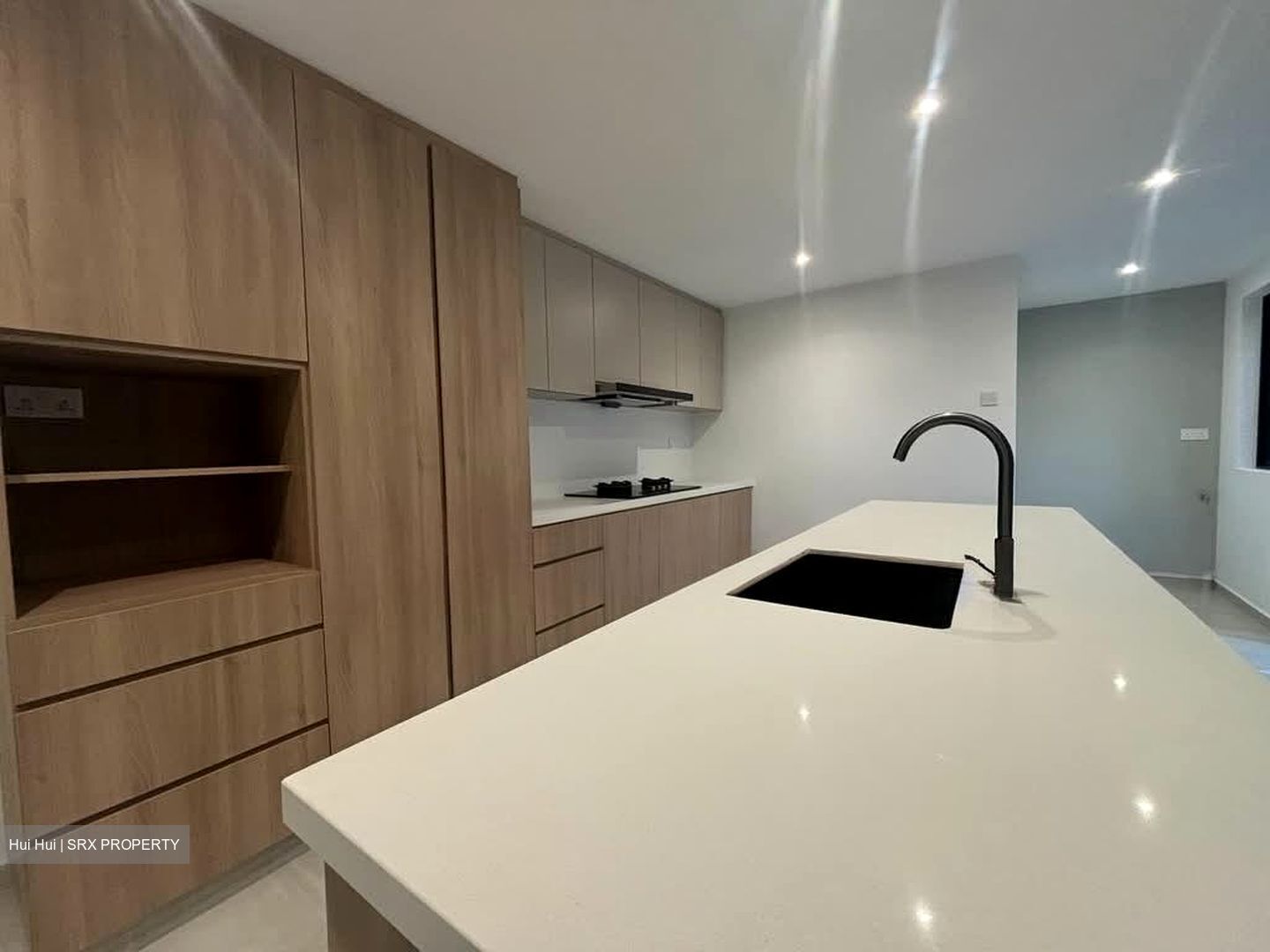 Sixth Avenue (D10), Terrace #549973951